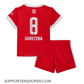 Bayern Munich Leon Goretzka #8 Hemmatröja Barn 2022-23 Kortärmad (+ korta byxor)
